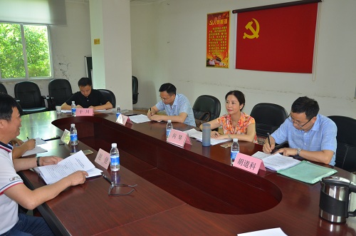 向琴书记与凉山水文局中层干部座谈.JPG